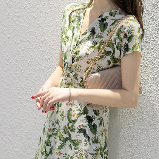 V-neck French Style High Sense Lightly Mature Retro Slimming Skirt