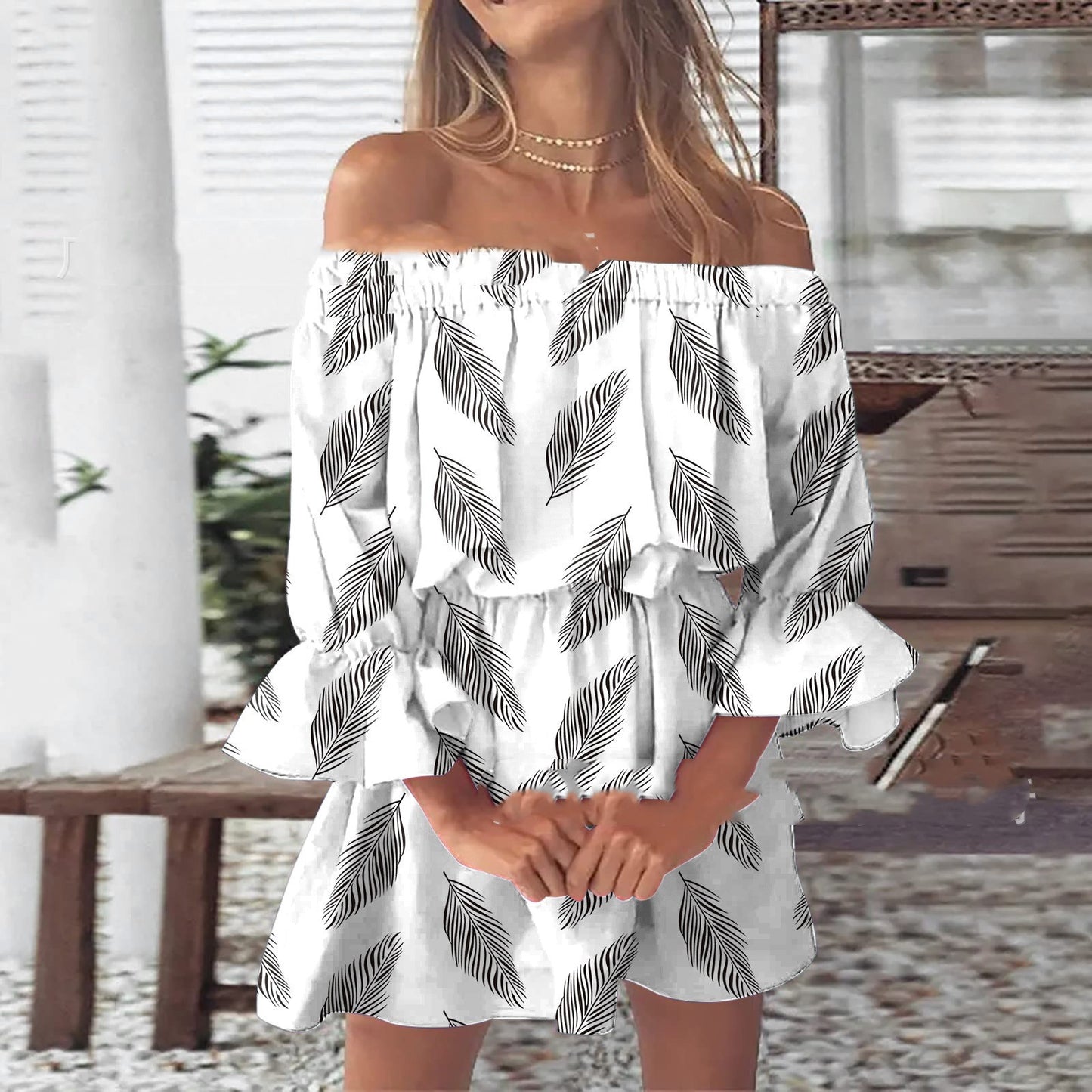 Off-shoulder Pleated Skirt Printing